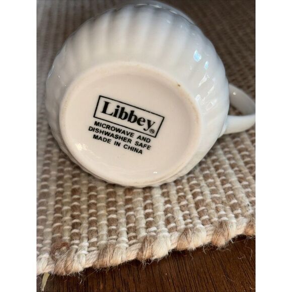 Libbey Classic White Porcelain   creamer, sugar bowl, salt and pepper shaker set - Picture 5 of 13